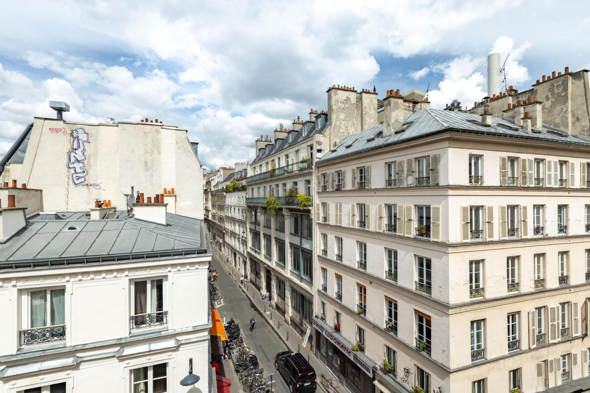 Charming In North Center Parijs